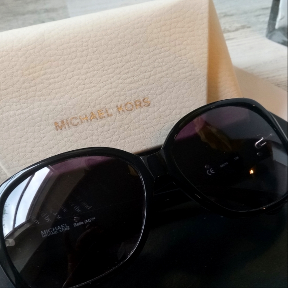 Michael Kors Sunglasses / Case